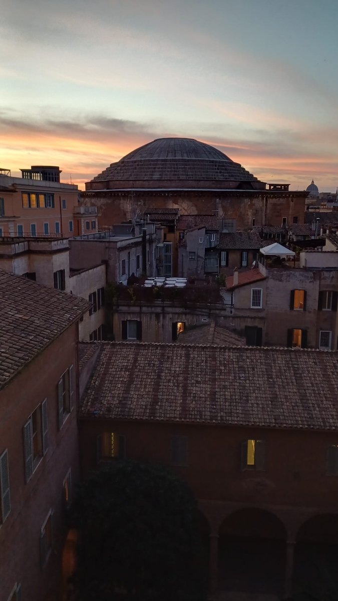 UFO on Rome.