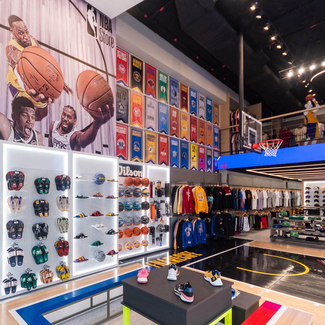 #TBT Dia 07 de julho de 2023 inauguramos mais uma NBA Store, dessa vez no Shopping RioMar Recife.

A loja conta com produtos oficiais e licenciados dos times da maior liga de basquete do mundo!
#Bomache #NBA #NBAStore #Varejo #GestãodeVarejo