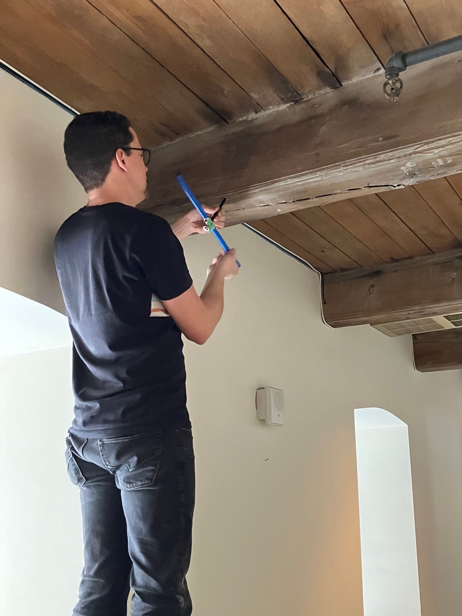 Hier, nous avons reçu le Groupe de recherche en dendrochronologie historique qui a procédé à une analyse dendrochronologique de certaines poutres de la partie la plus ancienne de l'ancien Hôpital général de Montréal. #bois #dendrochronologie #Patrimoine #histoiremontreal