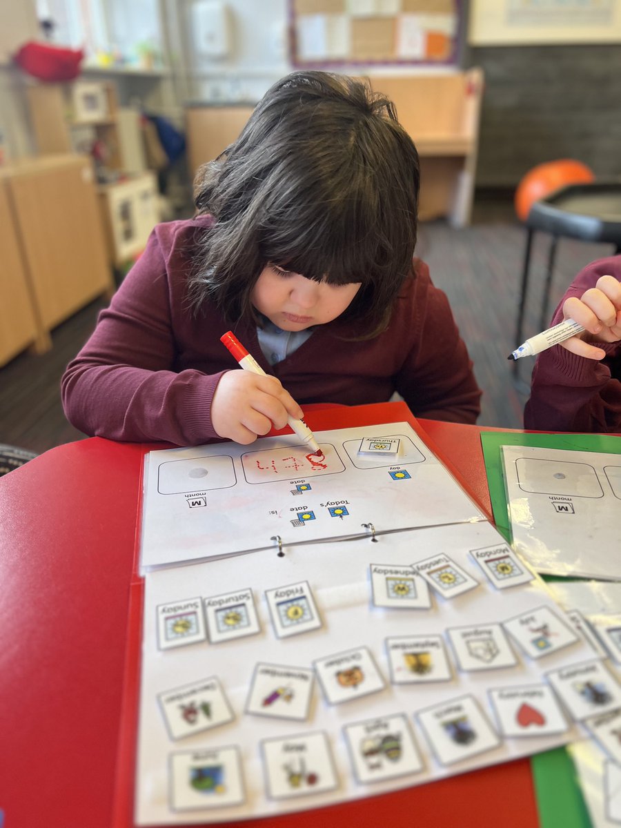 RossElaineross's tweet photo. I had a great time in Mull this morning. I was very impressed to see the children using their #7Habits to #PutFirstThingsFirst by completing their #MorningRoutine tasks before #ChoiceTime. @TheLeaderinMe https://t.co/1hKDx06zpk