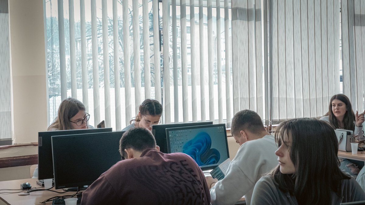 Web3Surf's tweet image. This cool, super active and energetic gang are the mighty web3 surfers of Trstenik 🌊🏄‍♂️🌊🏄‍♀️

The penultimate city of the Ethereum Caravan journey was awesome!!!

#web3academy #ethereumcaravan