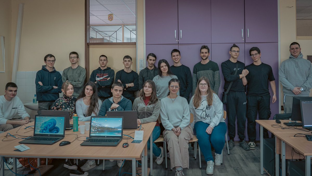 Web3Surf's tweet image. This cool, super active and energetic gang are the mighty web3 surfers of Trstenik 🌊🏄‍♂️🌊🏄‍♀️

The penultimate city of the Ethereum Caravan journey was awesome!!!

#web3academy #ethereumcaravan