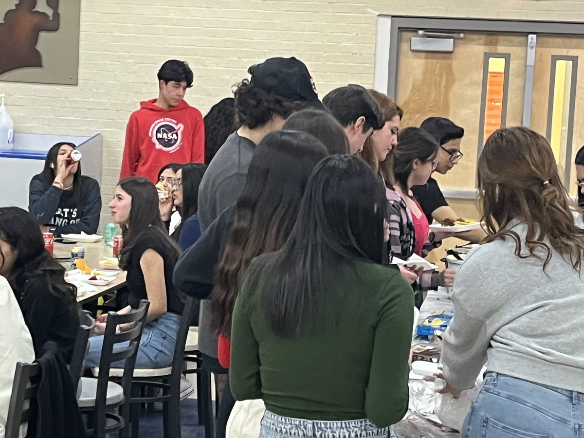 Barraza, Felipe De J (@barrazafj) on Twitter photo Dual Language programs at DVHS, BAHS, and EHS together celebrating “Dia de La Candelaria”. Only <a href="/DVHSYISD/">Del Valle HighSchool</a> #OFOD Dual Language programs at DVHS, BAHS, and EHS together celebrating “Dia de La Candelaria”. Only <a href="/DVHSYISD/">Del Valle HighSchool</a> #OFOD
