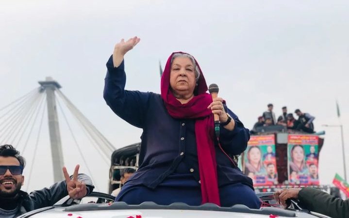 zai_saysss's tweet photo. Dr Yasmin Rashid dusted the three times selected PM🔥
The real Sinf e aahan>✊ #ElectionResults https://t.co/eUXqj5FnUK