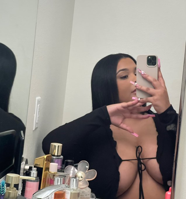 Plump 🍒 https://t.co/VRWzCqduXp