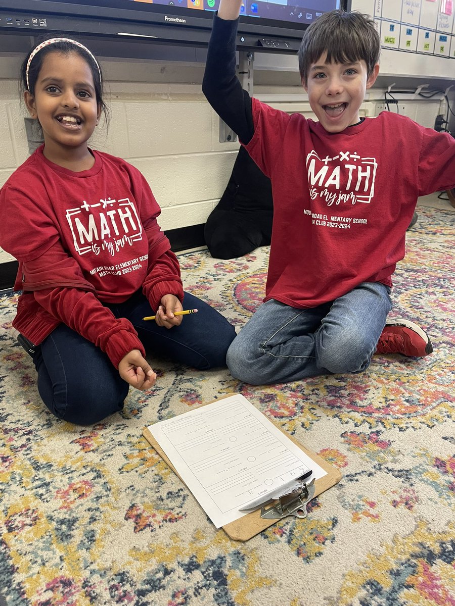 DrKCovington5's tweet photo. We had a blast comparing decimals this week. Students rolled the dice and strategically placed numbers to create the largest number. #buildingnumbersense #mathrocks #CCSDfam #EveryCougarCounts @MRESCougars @DrKarenDavisILS https://t.co/waordTp5hs