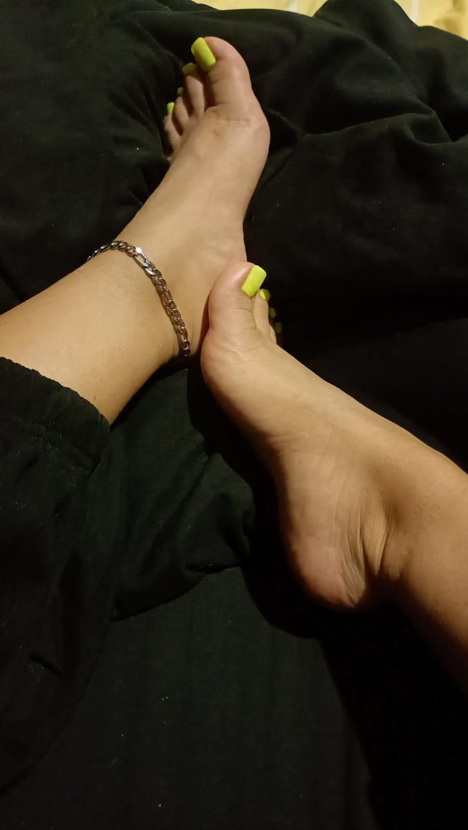 AngelaPiesitos's tweet photo. Estrenando color 😍👣
#FOOTFETİSH #Toes #Pies #Pedicure https://t.co/MEMFejezMM