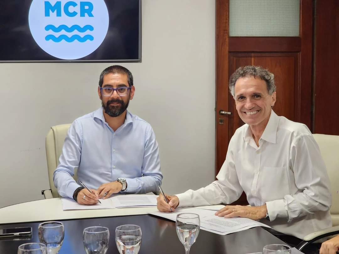 rodrisartori's tweet photo. Recibimos en el @Mcoronelrosales al Ministro @gkatopodis dónde firmó junto al intendente @rodrigo_arist las actas para el financiamiento de obras de alambrado público LED y repavimentación de calles, con inversiones que alcanzan los $ 700M

#construyendofuturo ✅ https://t.co/TL0nfGtv4u