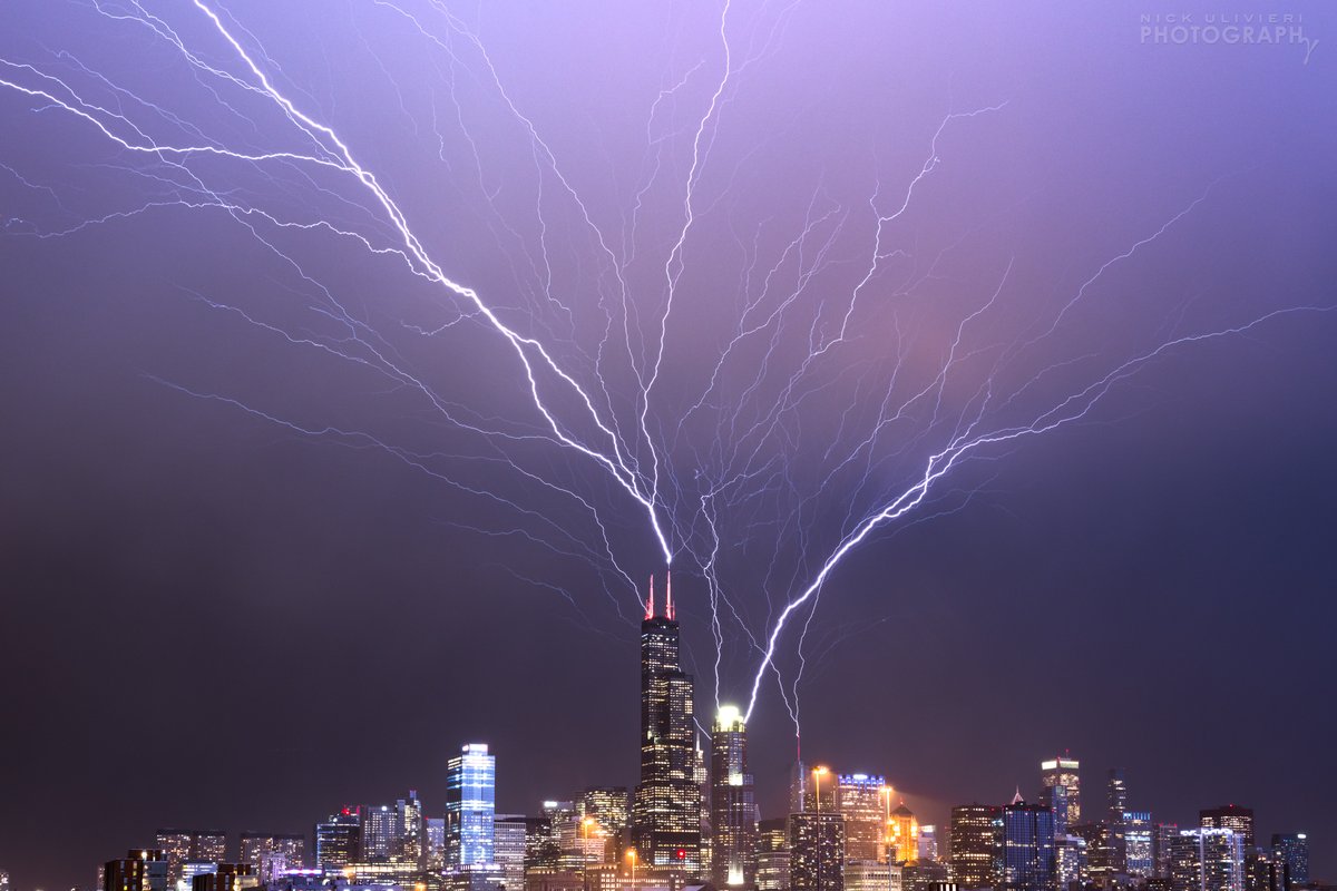 A rare February thunderstorm put on a lightning show over Chicago. What a strike! // #ILwx #ChicagoWX