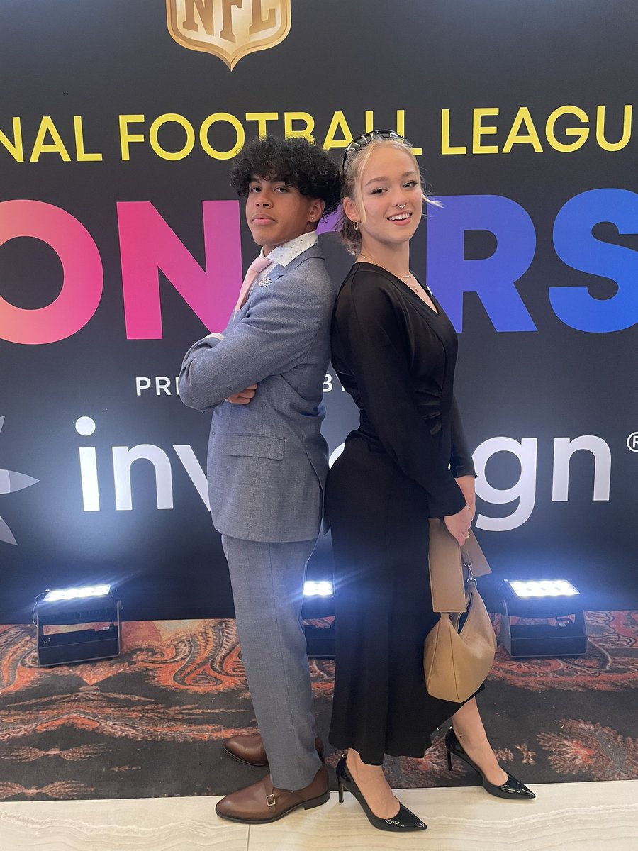 Living our best lives!  #RedCarpet #NFLHonors #NFLFlag  #PlayersoftheYear