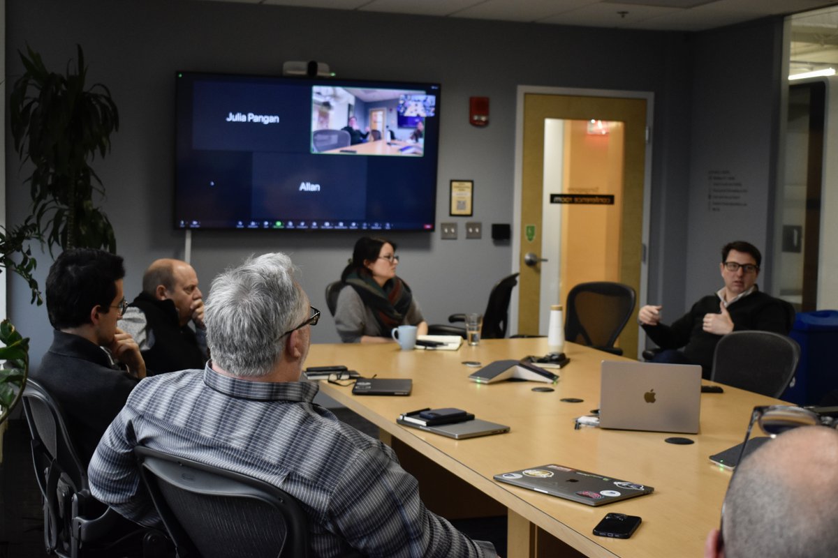SeaAhead's BlueSwell Cohort IV is in town this week for workshops and networking. IBM's Stephen Piper shared his expertise on the intersections between large corporations like IBM and startups. 
 #marineenvironment #ibm #newenglandaquarium #ocean #bluetech