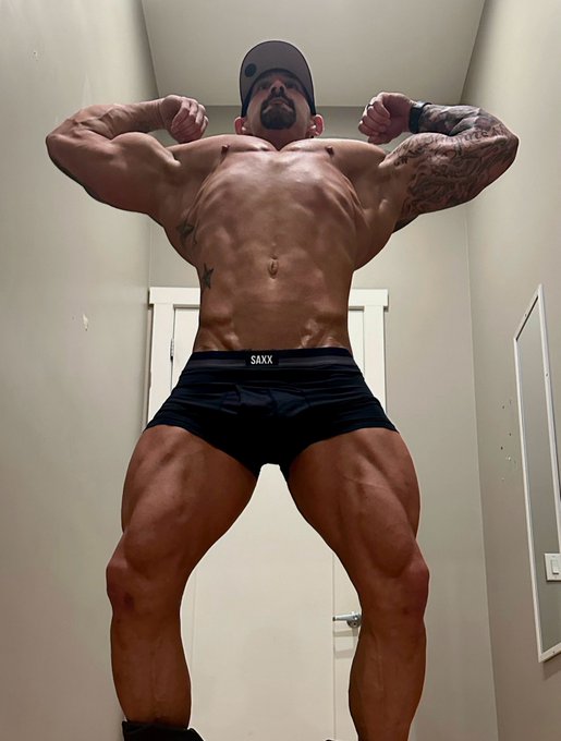 What a flattering yet unflattering angle 😂 https://t.co/Ijmq6DCset