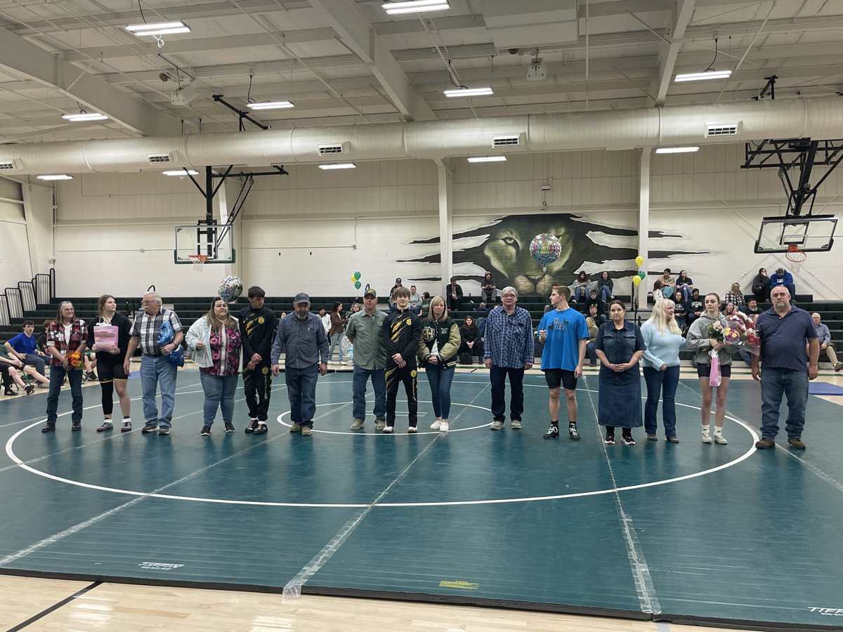 jacketscougars's tweet photo. East Hardy Wrestling Senior Night 🤼♂️🐾💚💛 #wvmat @EastHardyHigh @WVMat https://t.co/ELcp5n4EVe