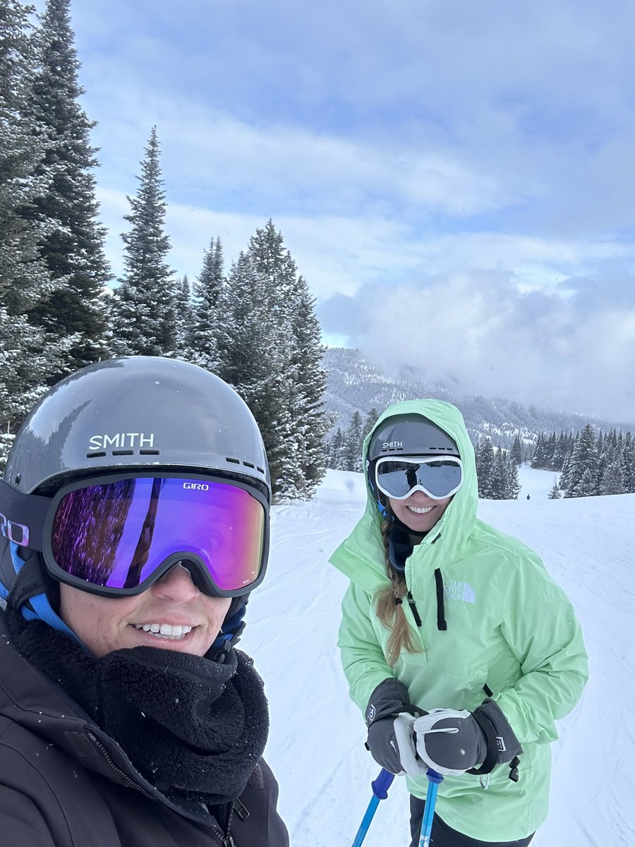 EvaBeaulieu's tweet photo. Bozeman, Montana…..you are gorgeous! #bridgerbowl #firsttimeskier #lovinglife https://t.co/Rxe47sArPl