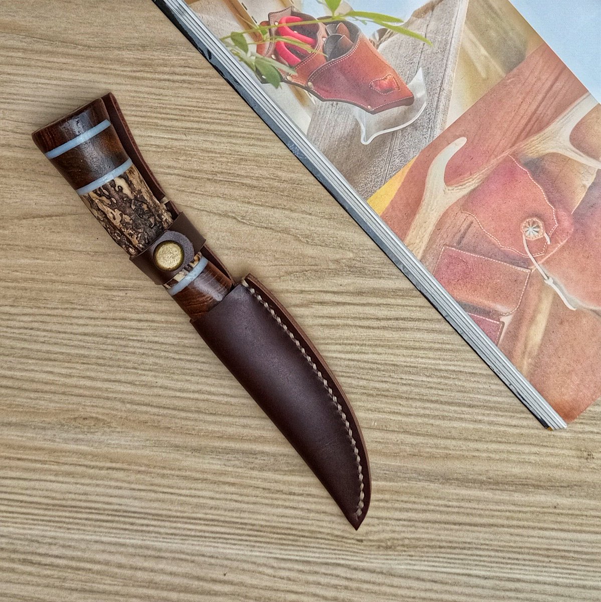 [ M.T.O ]

Knife sheath 🛠🔥

●
#ARMyLeather
#leathergoods #leathercraft #leatherwork #genuineleather #craftsmanship #knifesheath #dailygoods #dailyessentials #gresik #indonesialeathergoods #madeinindonesia