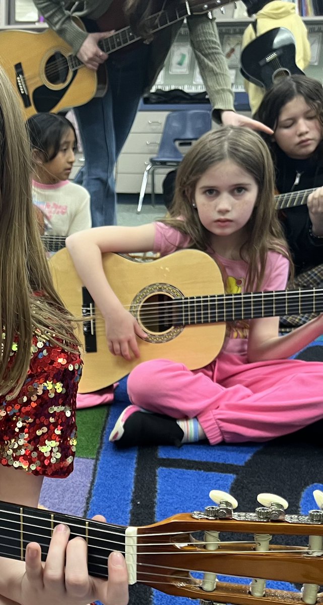 MissLaughsALot_'s tweet photo. Playing guitar is an #intense skill! 😂 
HUGE shoutout to the @Willis_HS_TX guitar kiddos who dedicated their time to helping these 5th graders learn the parts of a guitar and the “e-minor” chord! LOVE this community of rockers!🤘🏻🫶🏼
@WillisSchools 
#GuitarClub @KenLabonski https://t.co/7pGhilt32g