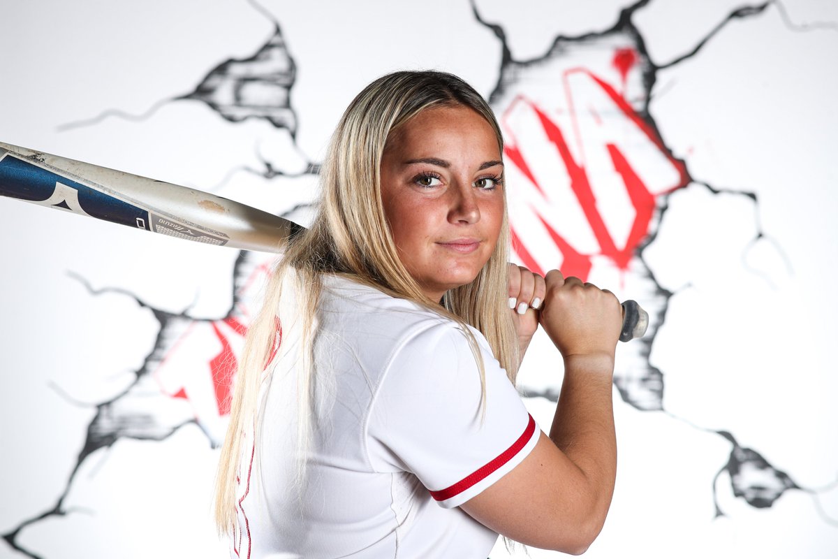 T4 | Let's keep it rolling!

<a href="/TaylorMinnickk/">Taylor Minnick</a> hits a shot up the middle to bring two home.

#IUSoftball 7, Oregon 3.