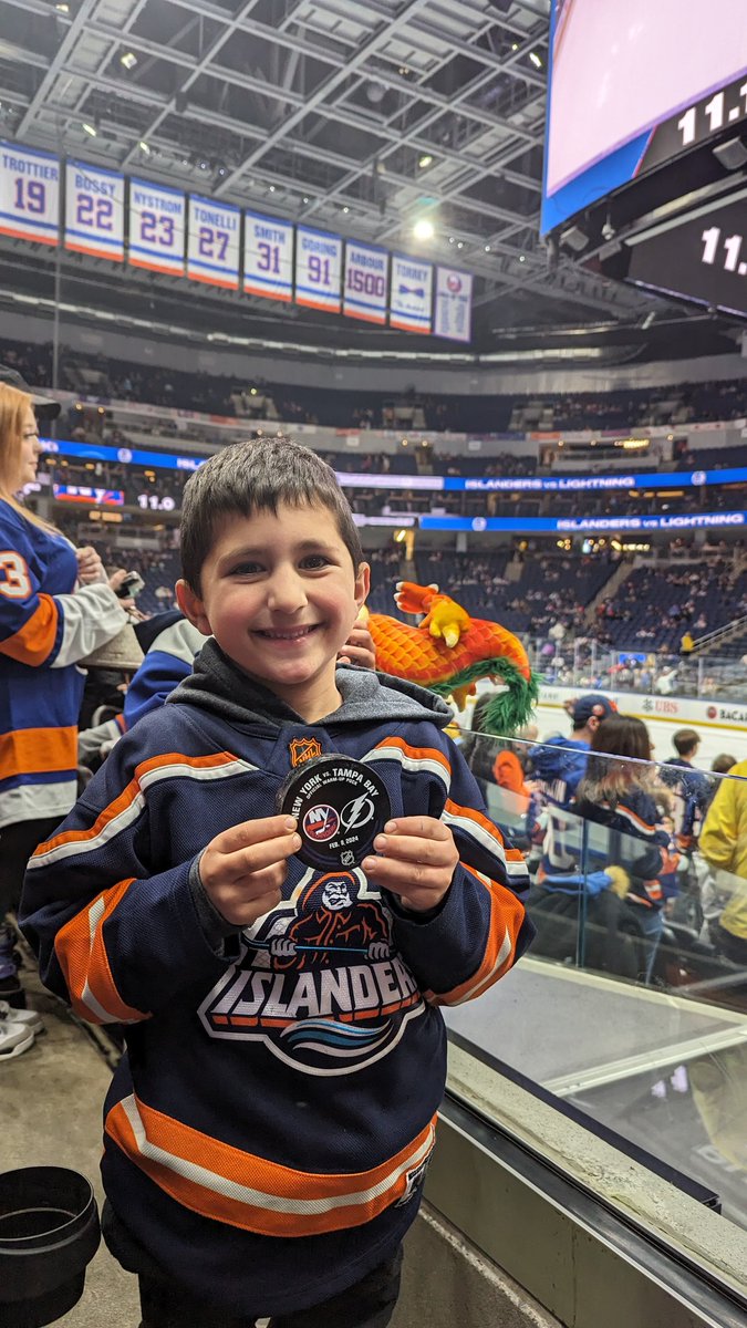 therealbenvi's tweet image. Thanks Bo (Horvat) for giving Bo(the Birthday boy) a puck!  #LGI #NYISLES #Isles