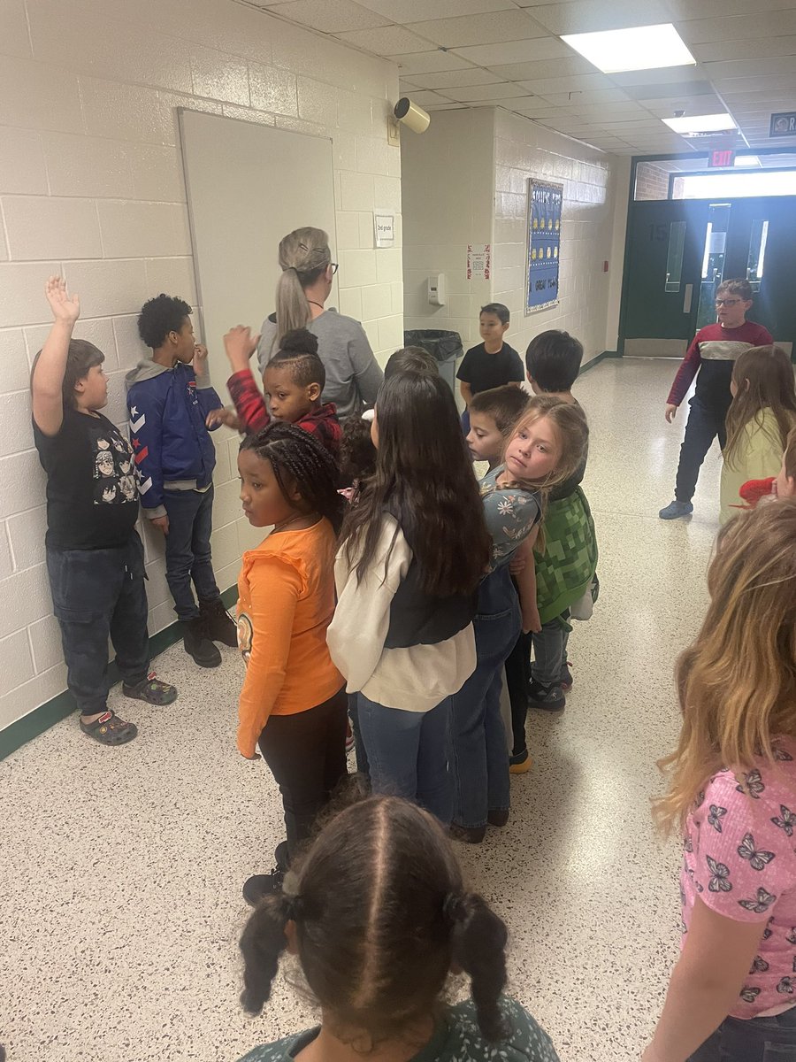MeganEberhardt1's tweet photo. @MelissaFrieder1 taught her students how to do area and perimeter today in the hallways using the students as our units! @NPESbraves3012 https://t.co/0S5LI9XGV1