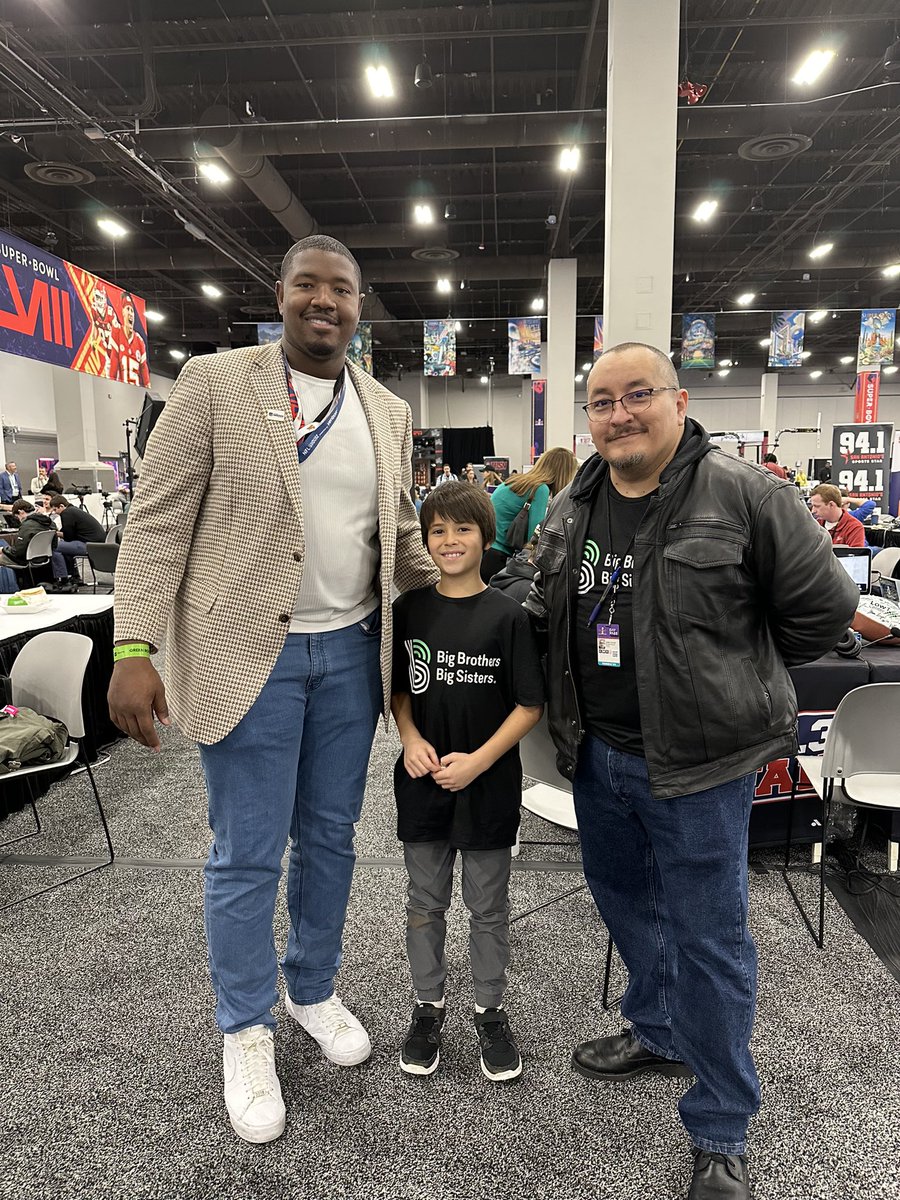 Had a great day on Radio Row!! Bonus was I got to hang with my guy Alex — big sports fan (especially soccer). Gotta convert him over to @SpursOfficial 😏😜 @BBBSA setting up awesome opportunities for some “Littles” to shadow us “Bigs” Mentorship is a #GameChanger ✊🏾