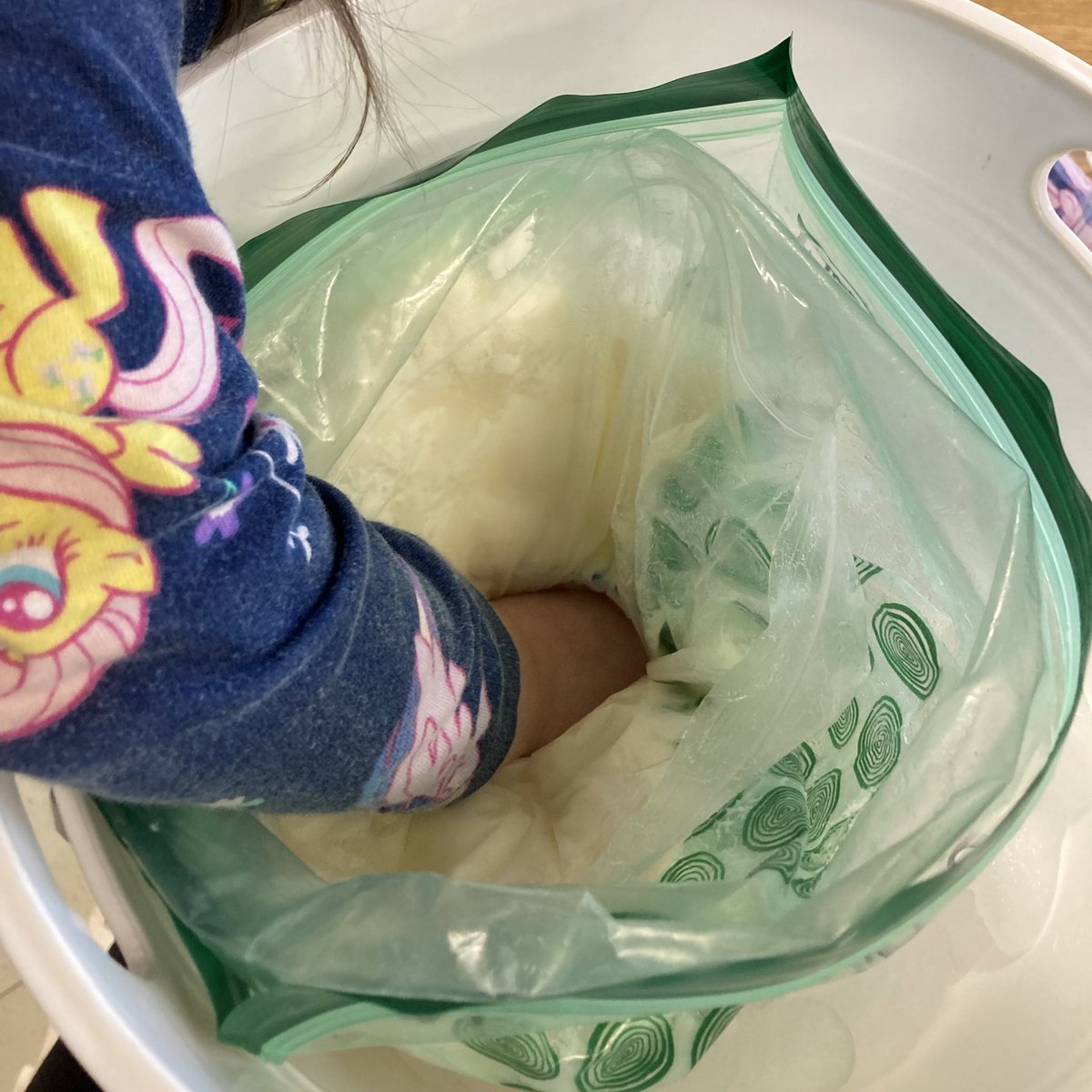 Mrs. Robinson (@mrsrobinsone) on Twitter photo The Ks were excited to explore how blubber keeps penguins warm. Some Ks tested how long they could keep their hand on the ice while comfortably keeping their hand in the bucket of ice with the blubber. Very cool! <a href="/pineriveres/">pine river</a> The Ks were excited to explore how blubber keeps penguins warm. Some Ks tested how long they could keep their hand on the ice while comfortably keeping their hand in the bucket of ice with the blubber. Very cool! <a href="/pineriveres/">pine river</a>