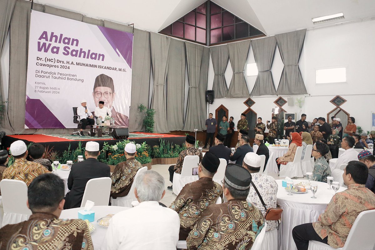 cakimiNOW's tweet photo. Alhamdulillah sore kemarin bisa silaturrahim dengan Kyai @aagym dan keluarga besar @daarutauhiidBDG di Bandung. Selain nasihat dan harapan dari semua keluarga pesantren juga doa buat AMIN. https://t.co/YCb5iEDgGm