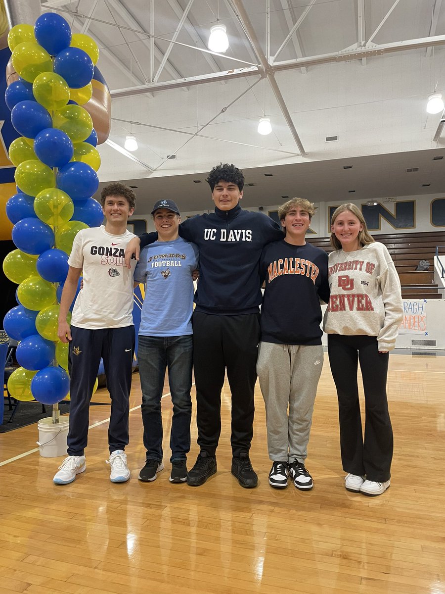 Jboog_71's tweet photo. Had signing day yesterday. Very excited. Can’t wait to began this journey. Go Aggies!! https://t.co/pDAatmodrj