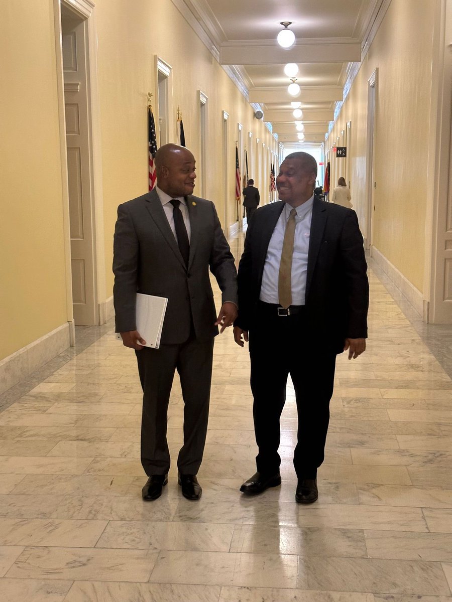 Oscar Gamboa Zúñiga (@osgazu) on Twitter photo Orgullo al ver merecido ascenso como Canciller (E) de la República al amigo, hermano y compañero de grandes batallas <a href="/LuisGMurillo/">Luis Gilberto Murillo</a> su capacidad, liderazgo y experiencia son garantía de éxito en la gestión que inicia! Dios lo guíe! <a href="/petrogustavo/">Gustavo Petro</a> <a href="/fidelcanoco/">Fidel Cano Correa</a> <a href="/sergiodigra/">Sergio DiazGranados</a> <a href="/VLADDO/">Vladdo</a> Orgullo al ver merecido ascenso como Canciller (E) de la República al amigo, hermano y compañero de grandes batallas <a href="/LuisGMurillo/">Luis Gilberto Murillo</a> su capacidad, liderazgo y experiencia son garantía de éxito en la gestión que inicia! Dios lo guíe! <a href="/petrogustavo/">Gustavo Petro</a> <a href="/fidelcanoco/">Fidel Cano Correa</a> <a href="/sergiodigra/">Sergio DiazGranados</a> <a href="/VLADDO/">Vladdo</a>