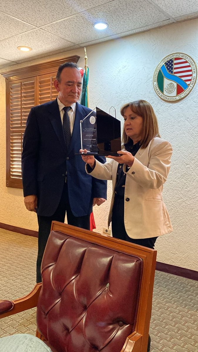 Gracias al Ingeniero David Negrete Representante en Nuevo Laredo, Tam., por 38 años de servicio en la CILA, tiempo que contribuyó de manera importante a esta Sección mexicana. Le deseamos lo mejor en esta nueva etapa.