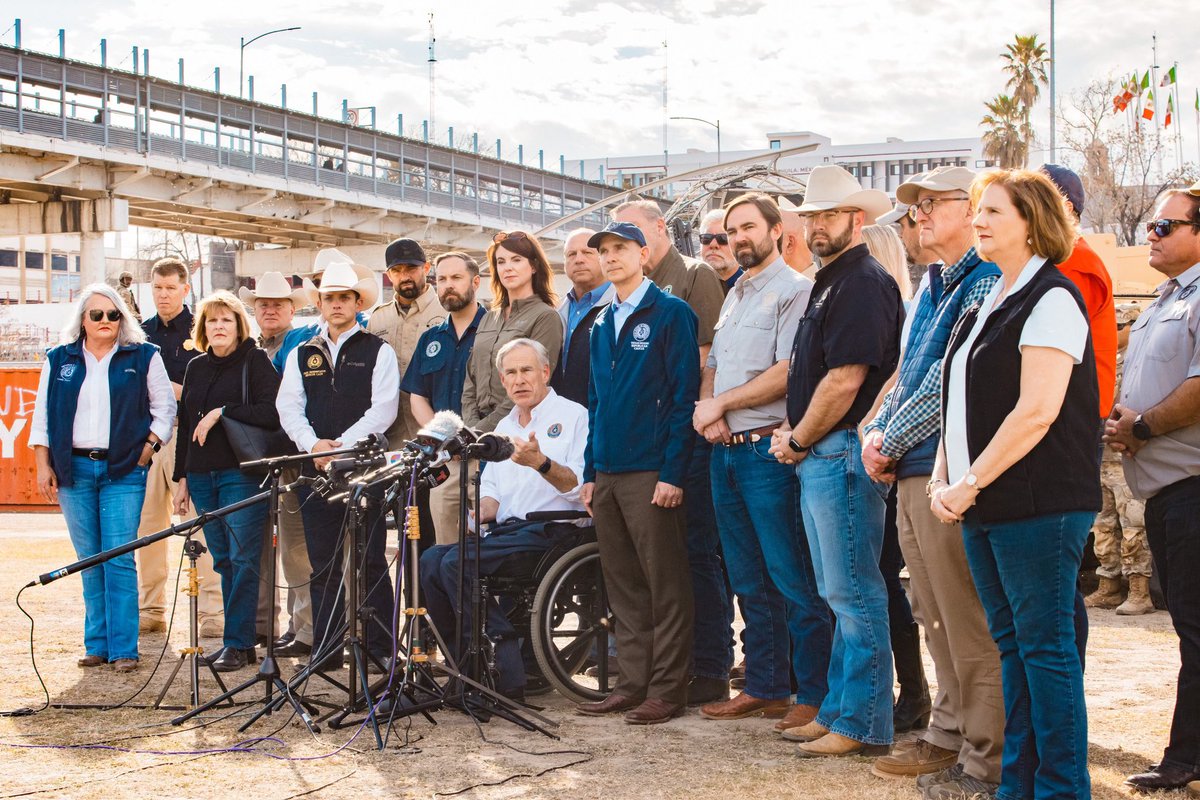 GovAbbottPress's tweet photo. Thanks to leadership and action from the Texas Legislature, Texas continues to use every tool and strategy to secure the border.

Proud to have Texas House members join me today in Eagle Pass to witness firsthand the success of #OperationLoneStar.

More: https://t.co/TtUATMv1ST https://t.co/ShHWgWFaqI