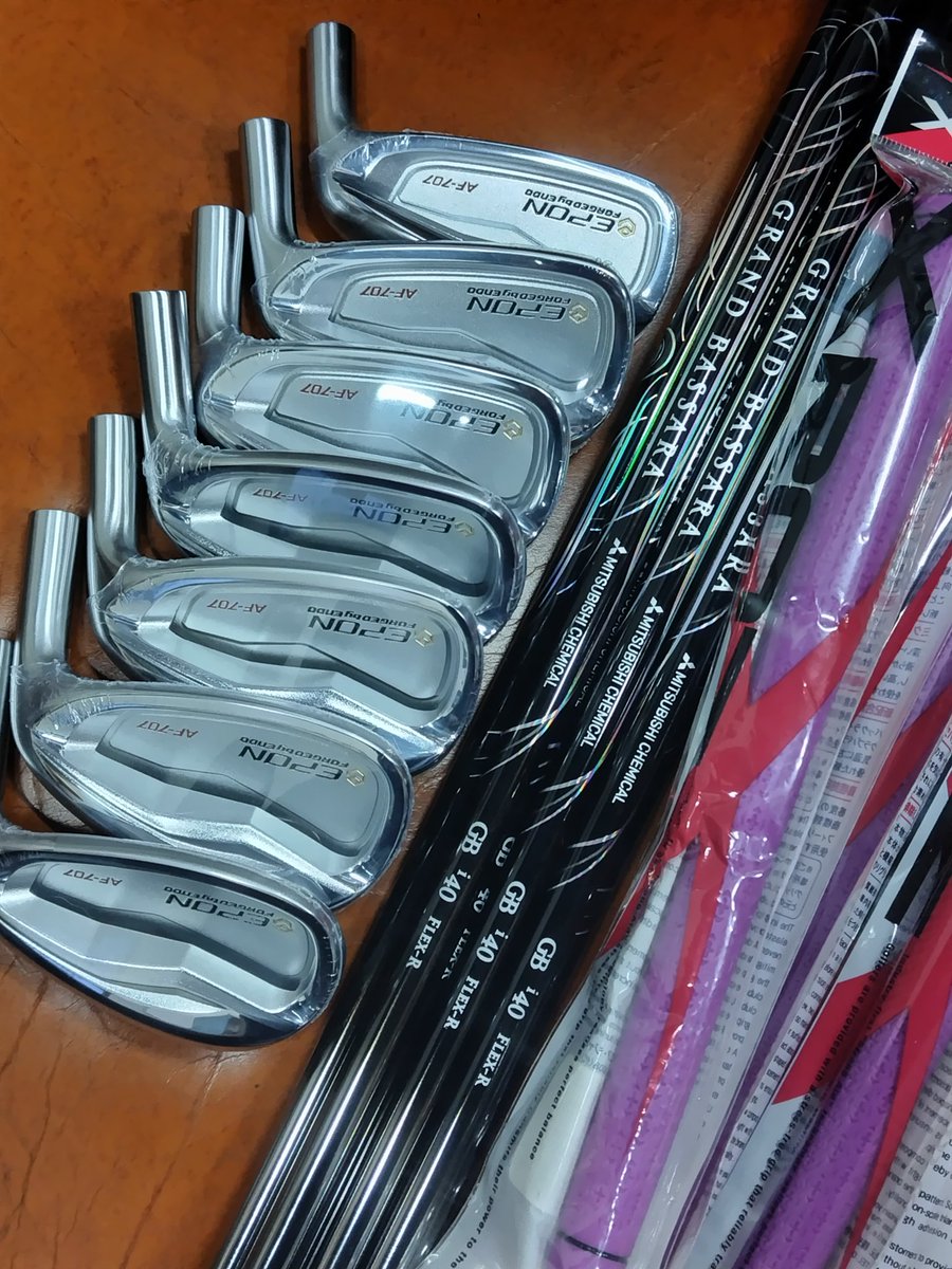 factory_bell's tweet photo. 『ＥＰＯＮ〜ＡＦ−７０７』
エポンゴルフ 人気の「AF-707 IRON」の作製です☀✨🤗
お客様が選ばれた番手は「６７８９ＰＷ·ＡＷ·ＳＷ」🎵✨
シャフトは三菱ケミカル「GRANDBASSARA」❗✨
グリップは人気のクロス「パープル」🎵✨☺
ソケットはBBソケット「1970年シリーズ」❗✨🤗
#EPON
#AF707 https://t.co/ei6DneBLMI