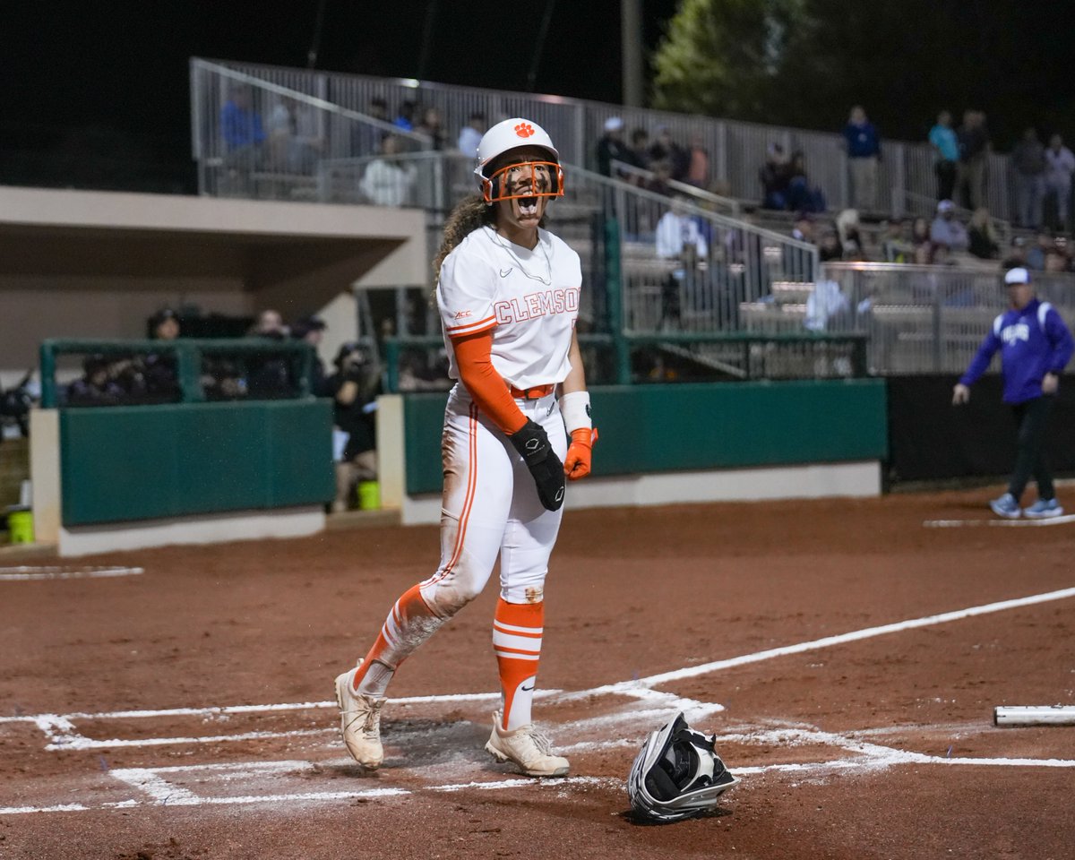 clemsonsoftball tweet picture