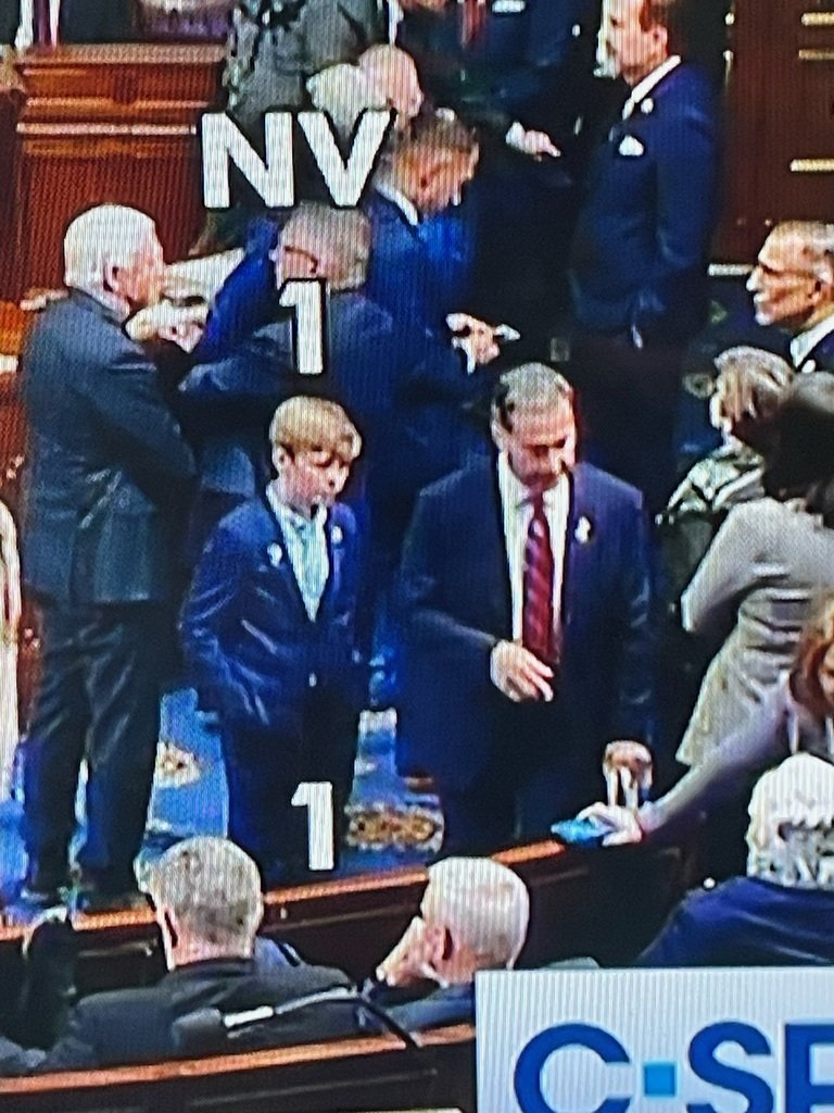 HelenaMSHuskies's tweet photo. HMS student, Anderson Sasser, visited the US Capitol! He was able to visit the floor of the House of Representatives and met many who are serving in Congress to learn more about leadership! Proud of you, Anderson! #OurHuskyWay #EveryDayIsAnOpportunity #DoGreatThings https://t.co/cb4YQOJ768