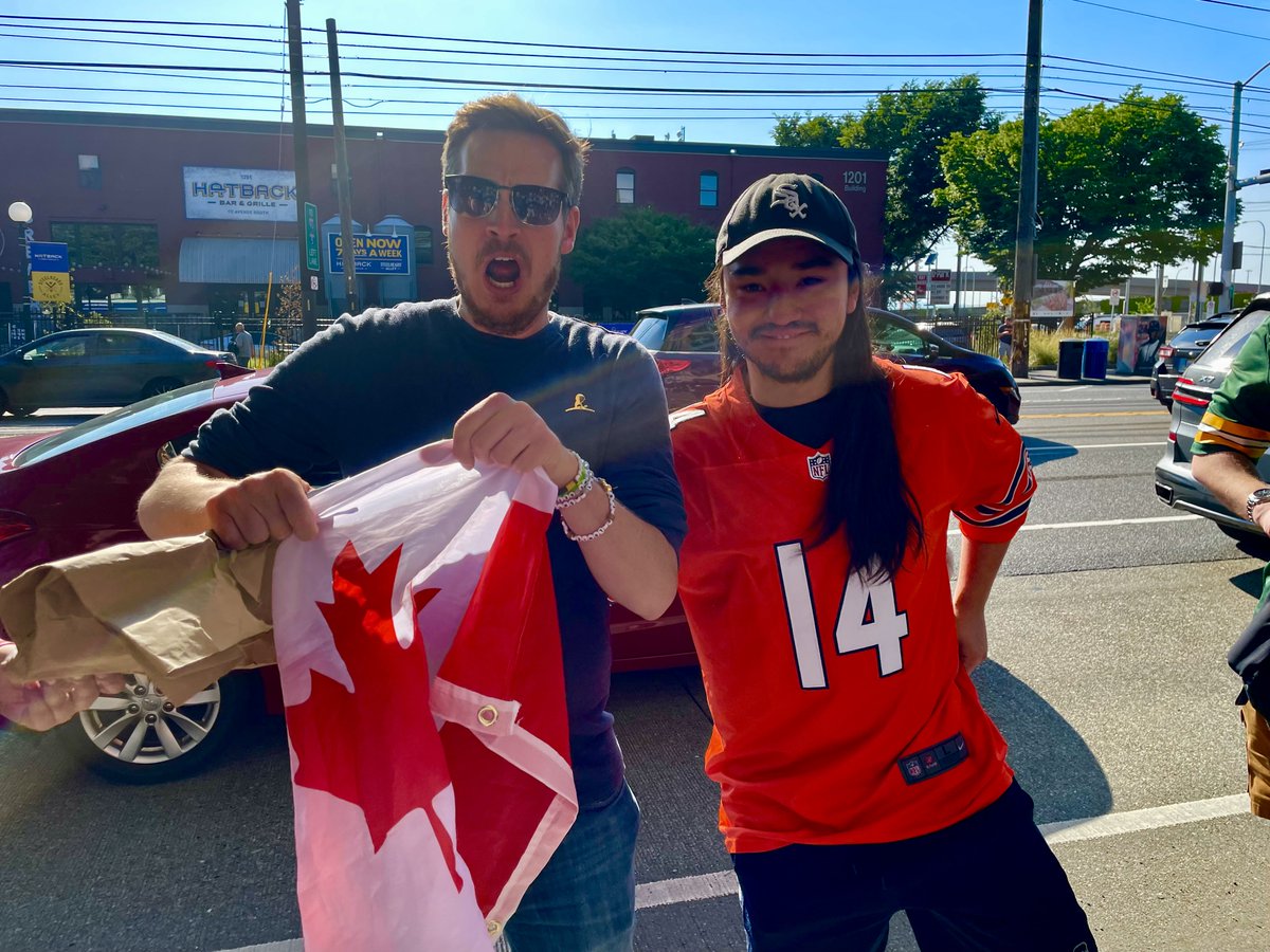 stevenscarrow's tweet photo. @tomgrossicomedy Cheering for you tonight, Tom. I had a fantastic football year ... 40 year Detroit fan, went to Washington/Oregon, Lions/Chargers, the Rose Bowl, CFL BC Lions .. And my son introduced me to your great work &amp; he met you in Seattle!   You represent all the fun and good in the game! https://t.co/9j1HCGlOQ0