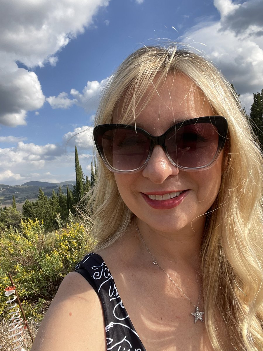 queentatiana's tweet photo. Thanks for all of the support for my album Love Songs For Idiots! What is your favorite song?
#tatianamoroz #lovesongsforidiots #lovemyself #lsfi #singersongwriter #songwriter #favoritesong #thankful #grateful https://t.co/Xe7oiaJW57
