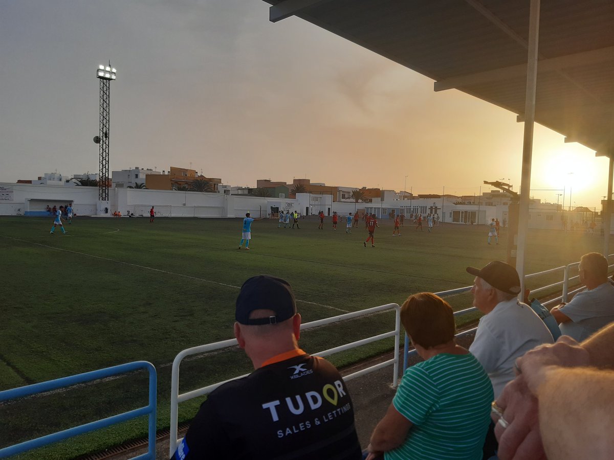 janeitfc's tweet photo. The obligatory spot of holiday football while enjoying some winter sun in Fuerteventura.
CD El Cotillo 4 CD Orientacion Maritima 0
#groundhopping 🏟 286 https://t.co/b9k6nok7Op
