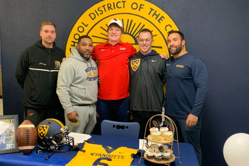 Wyandotte Roosevelt’s Chase Cline signs on to play football at Saginaw Valley State University trib.al/W3ku1SV