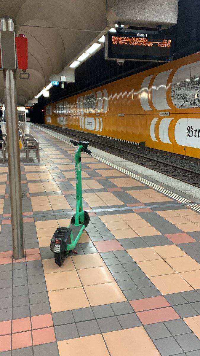 Adam martıyla metroya kadar gelmiş metroyla devam etmiş. Willkommen Gelsenkirchen
