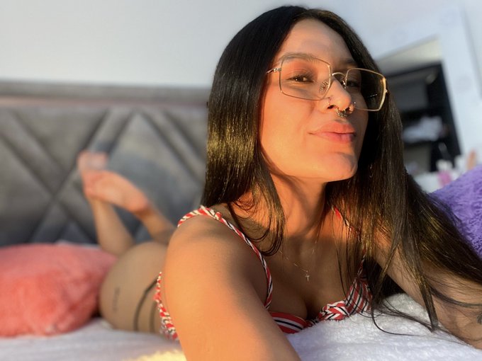 Beb&eacute; quieres hacerme compa&ntilde;&iacute;a?🥵 Solo para 10 usuarios 70%OFF  https://t.co/VbQIzXL1l0 Te espero en chat