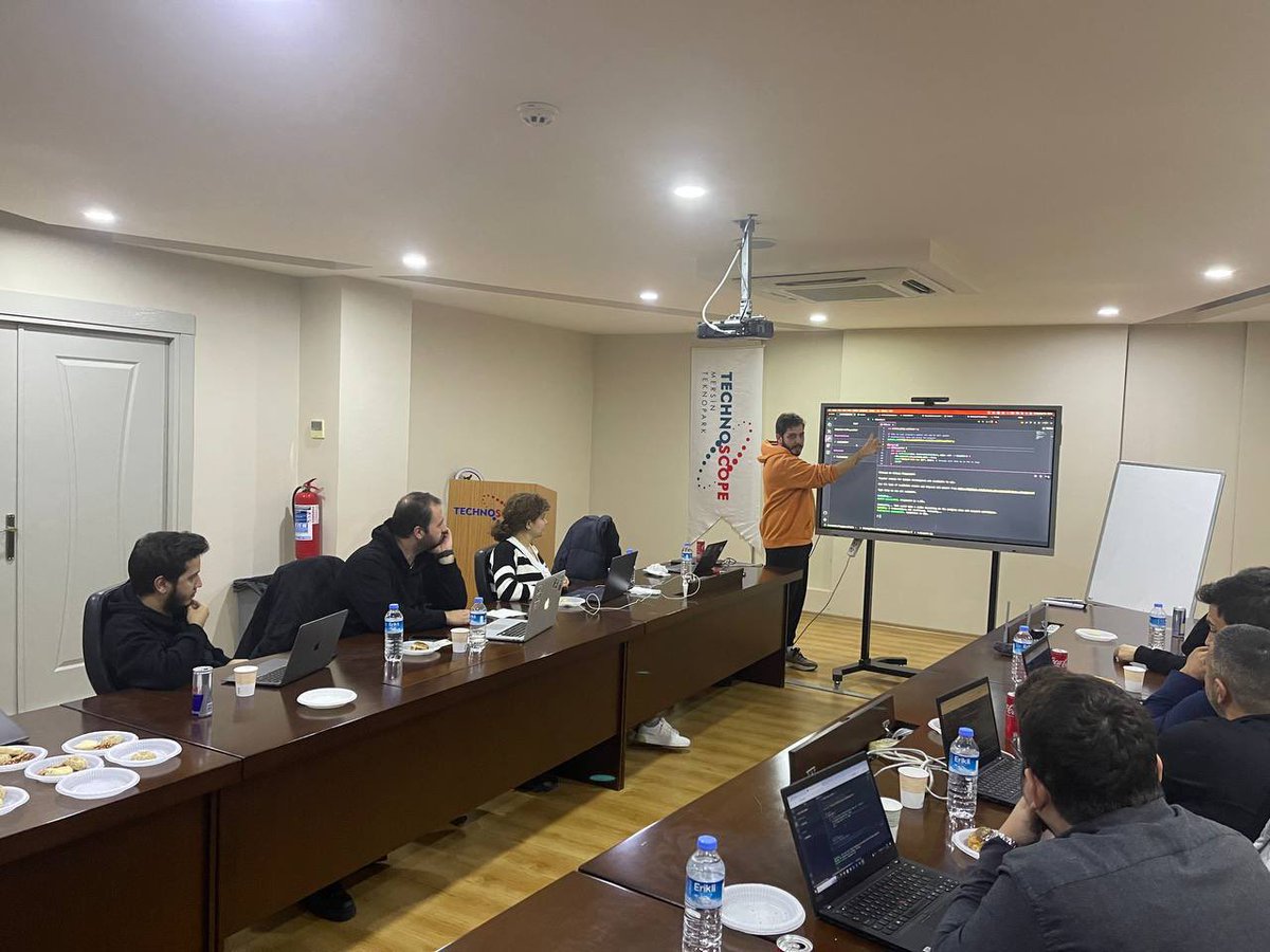 WhiteMoon D. tweet media