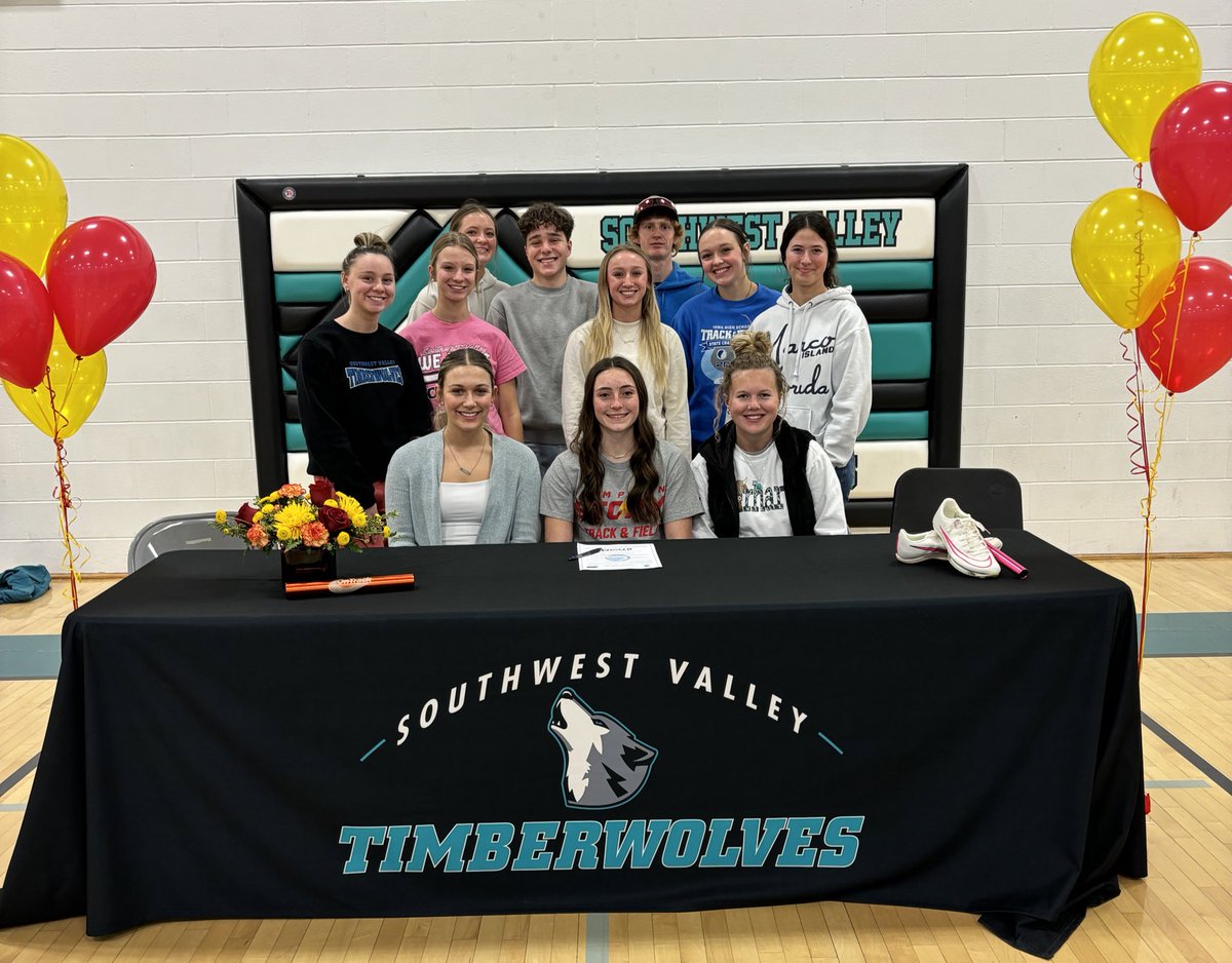 Emma10Cooper's tweet photo. I am so excited to announce my commitment to continue my academic and track career at Simpson College!! So grateful for all of the support I have received! Huge shoutout to @jrhoff26 and everyone at Simpson for giving me this incredible opportunity. God is so good! #rollstorm⚡️❤️ https://t.co/aEkuDTNmWw
