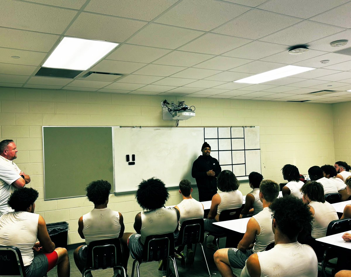 Great message today from former <a href="/Crosby_CougarFB/">CrosbyCougarsFB</a> great and current <a href="/Raiders/">Las Vegas Raiders</a> player Austin Walter! We appreciate the time and look forward to you being connected to Cougar Football! #CougarCulture🔺