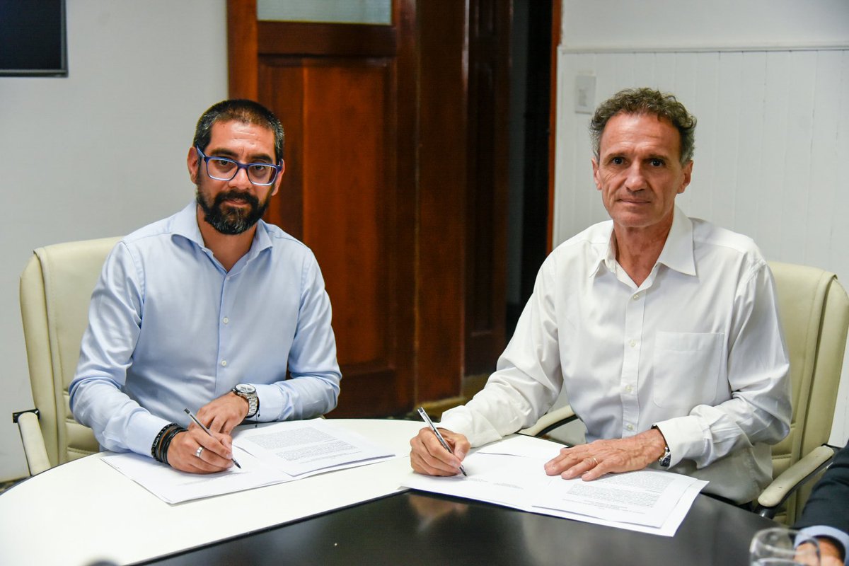 Venimos gestionando con <a href="/rodrigo_arist/">Rodrigo Aristimuño</a> y los equipos <a href="/MInfraPBA/">Ministerio de Infraestructura y Servicios Públicos</a> la problemática del agua que es la principal preocupación en #CoronelRosales.

Por eso, estamos avanzando en desarrollar las inversiones que permitan dar respuesta a los vecinos y vecinas en los barrios de Punta