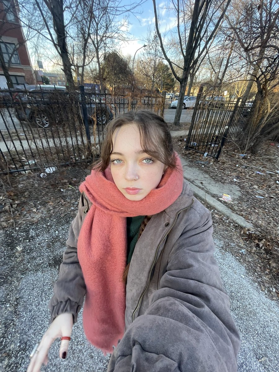 oliviakbrooks's tweet photo. Was serving on the walk to work today #lfg #litteringisforlosers #scarf https://t.co/GldVBJCcUV