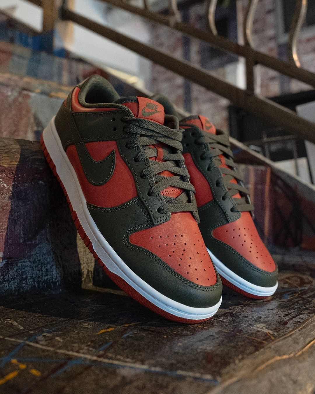 Nike sb dunk reverse deals shark