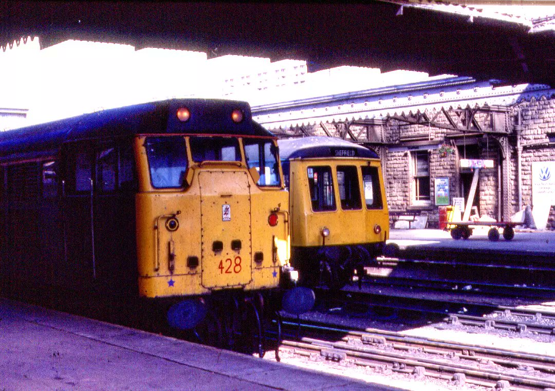 InnerFrameUK's tweet image. Throwback Thursday and we are at Sheffield Midland station during the BR Blue days #throwbackthursday