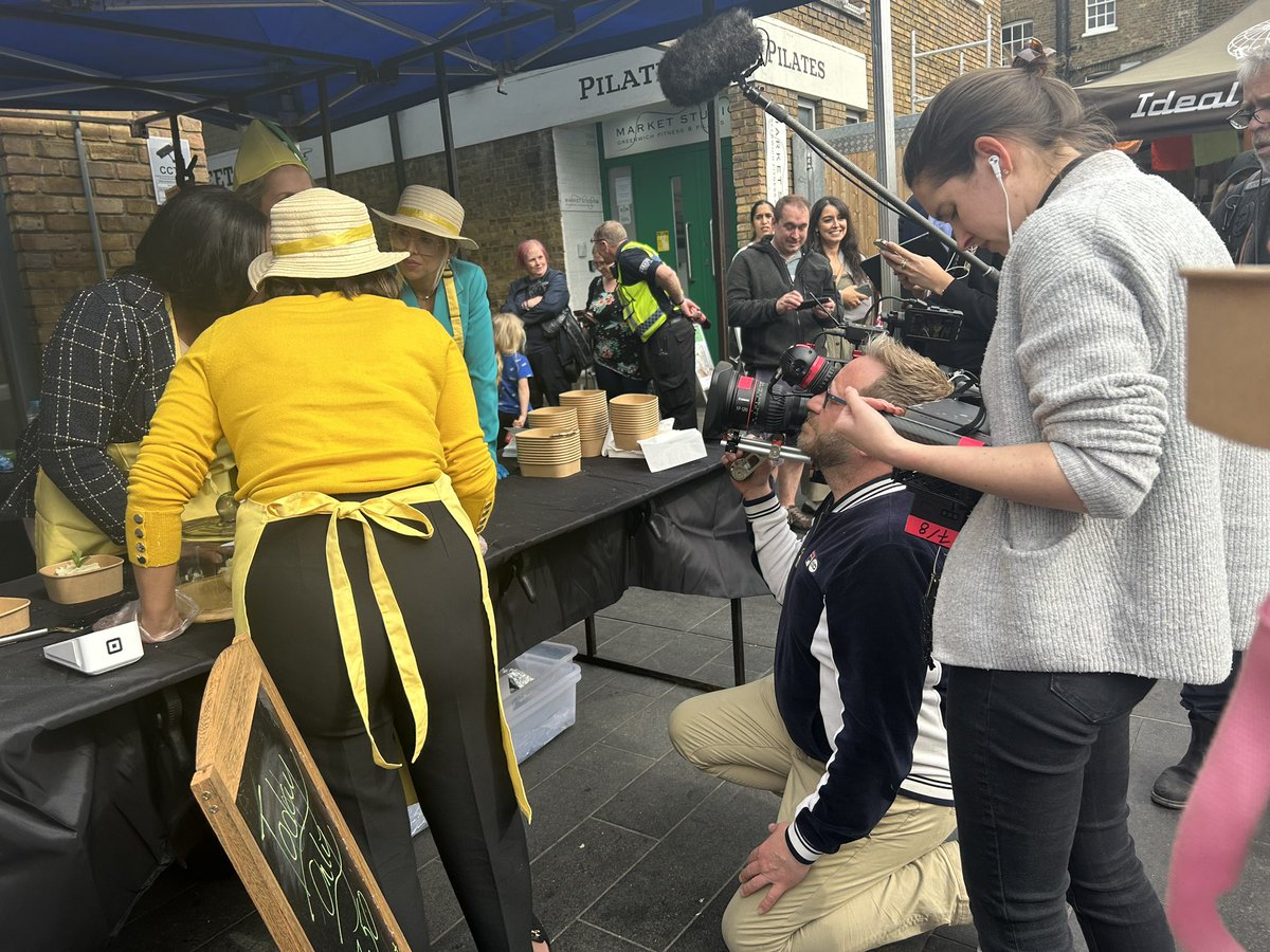 Angie_Angie_Ang's tweet photo. £1.10 per unit 🤡 We also gave a £2 tip, I swear if they win by £2… https://t.co/CxCzWXfqUE