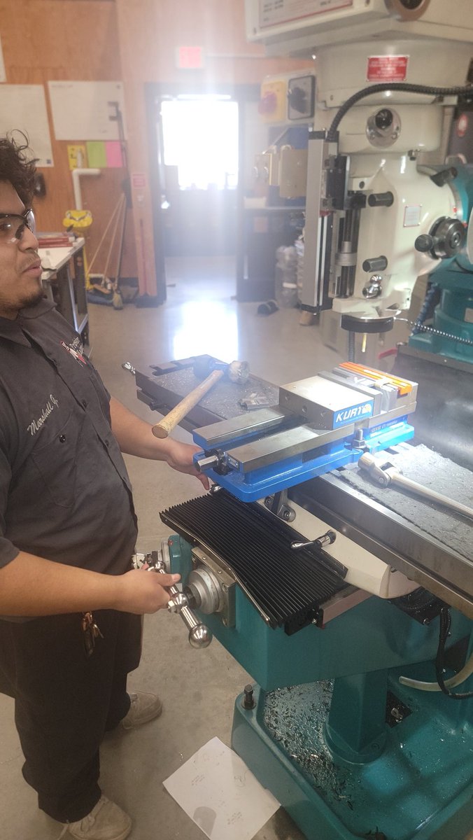 MrDubs_PM_andW's tweet photo. Block 4 PM&amp;M students working on the knee mills. Their Dominoes are turning out pretty good!
#weisnercenter 
#GSD 
#precisionmachining #teamworkmakesthedreamwork 
#mathatwork 
#CTEMonth https://t.co/8q2FqVXAkz