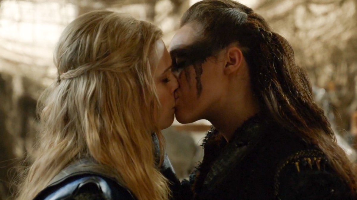 barbieskarina's tweet photo. first clexa kiss you will always always be iconic https://t.co/V25XQIT2N6