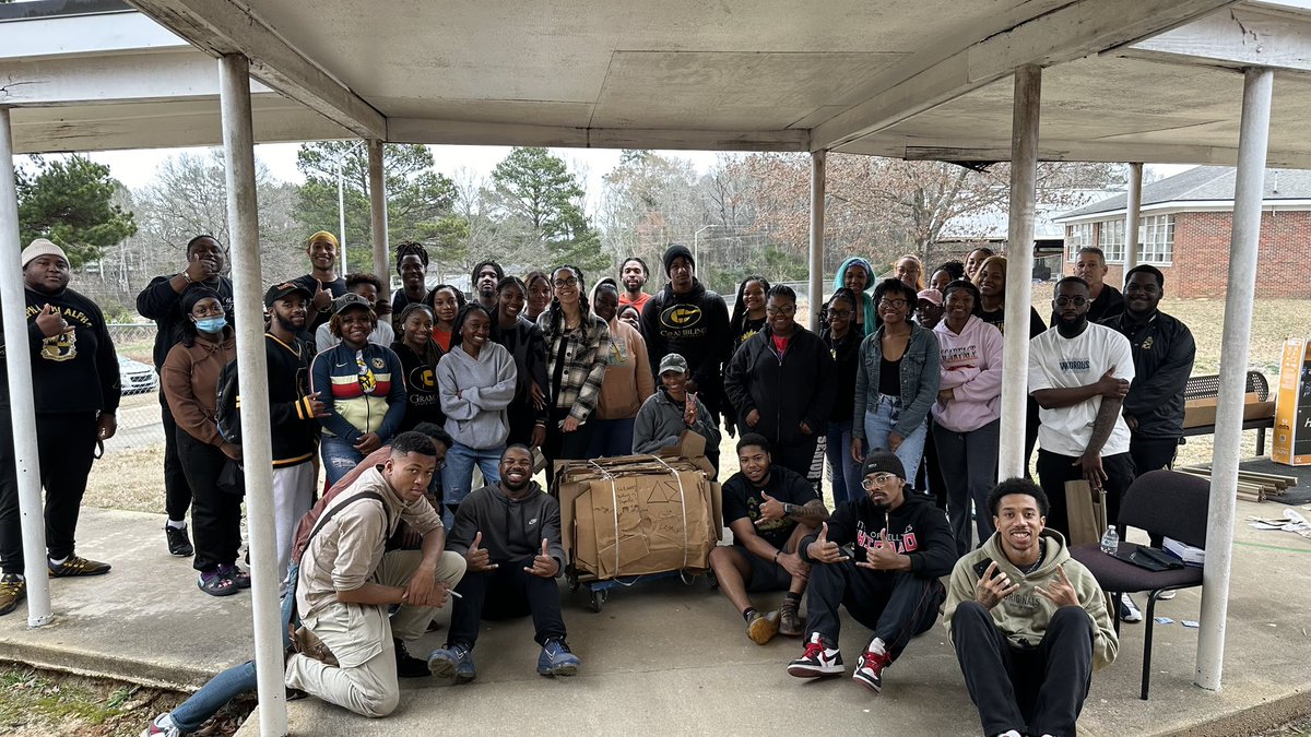 DeltaSigma1952's tweet photo. The ‘Green legacy’ initiative had a full house with Boxes for the environment. 

Many volunteers showed up today to help break down boxes and assist campus facilities with a bit of spring cleaning 🧹. We appreciate everyone who was in attendance!!! 

The Legacy will continue♻️🤙🏾 https://t.co/wg4lPsujLk